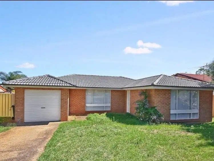 9 Greengate Road, St Helens Park NSW 2560