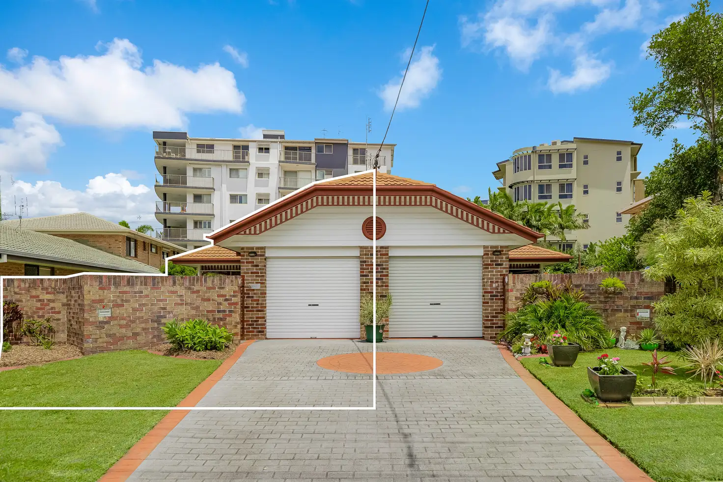 Main view of Homely semi-detached listing, 2/4 McGregor Crescent, Tweed Heads NSW 2485