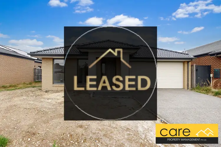 33 Casa Circuit, Clyde North VIC 3978