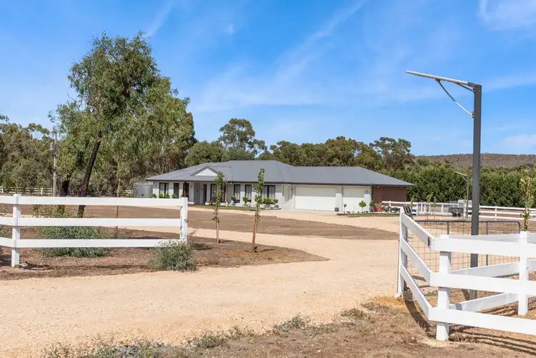 9 Hamilton Court, Heathcote VIC 3523
