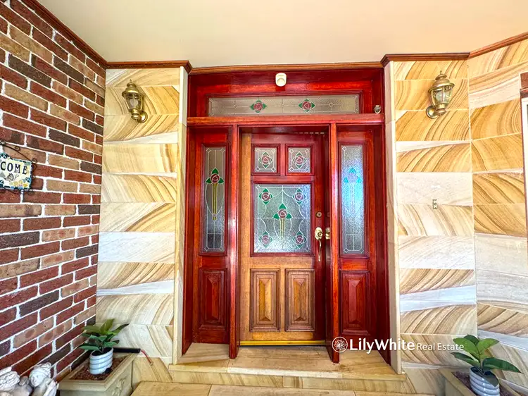 5 Strathwallen Close, Macquarie Links NSW 2565