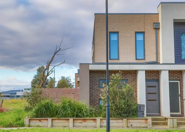 5A Bluestone Street, Pakenham VIC 3810