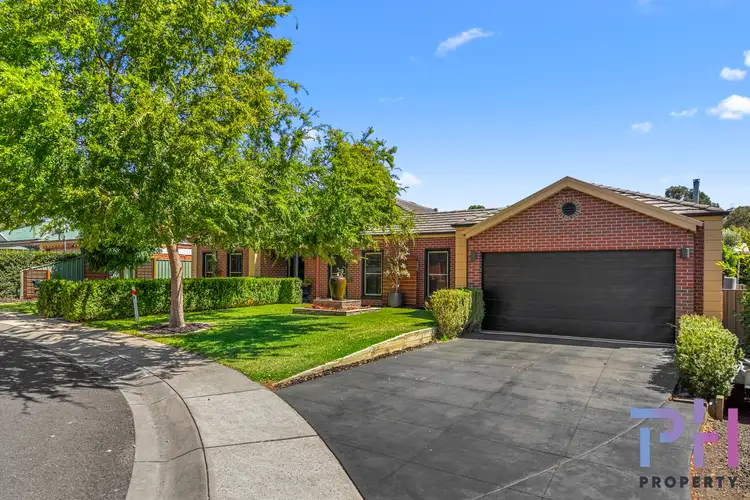 12 Ellesmere Terrace, Strathdale VIC 3550