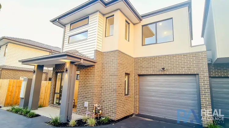 2/3 Jillian Street, Cranbourne VIC 3977