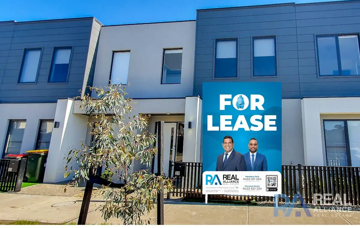 Main view of Homely townhouse listing, 33 Battalion Road, Berwick VIC 3806