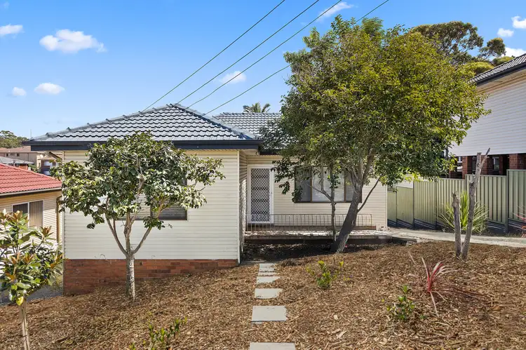90 Weringa Avenue, Lake Heights NSW 2502