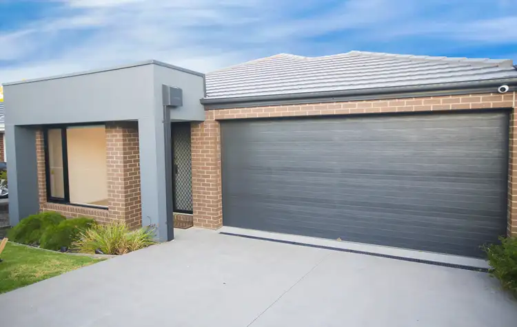 Second view of Homely house listing, 26 Expedition Circuit, Pakenham VIC 3810