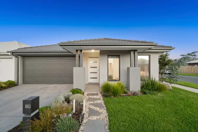 19 Robinson Street, Armstrong Creek VIC 3217