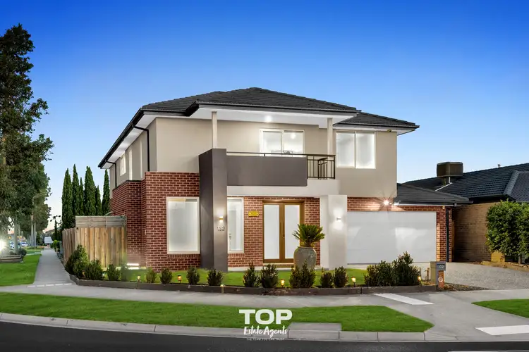 132 Wheelers Park Drive, Cranbourne North VIC 3977