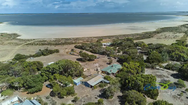 9270 Princes Highway, Coorong SA 5264