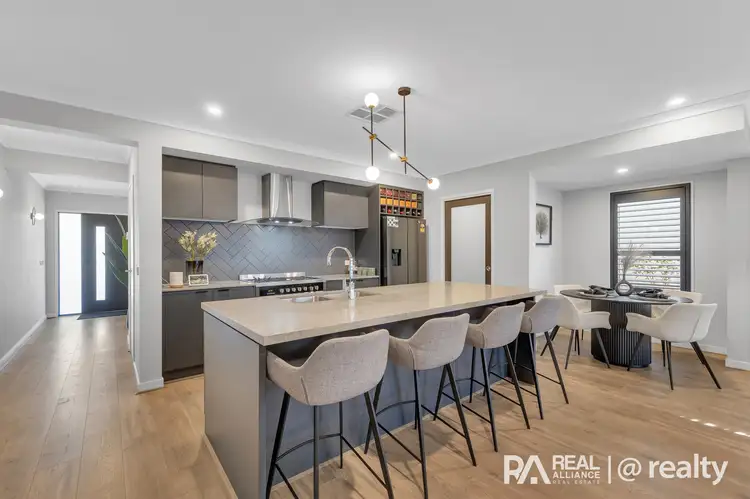 9 Bonza Circuit, Clyde North VIC 3978