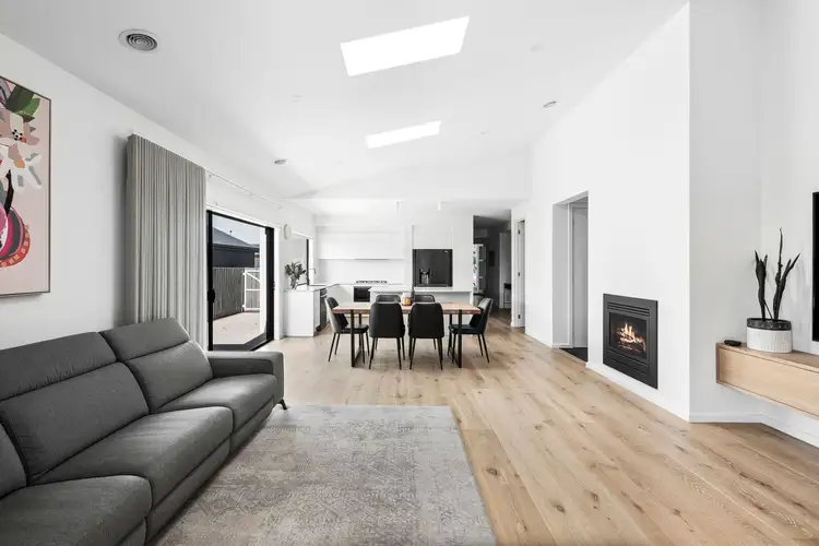 4 Conti Drive, Mount Duneed VIC 3217