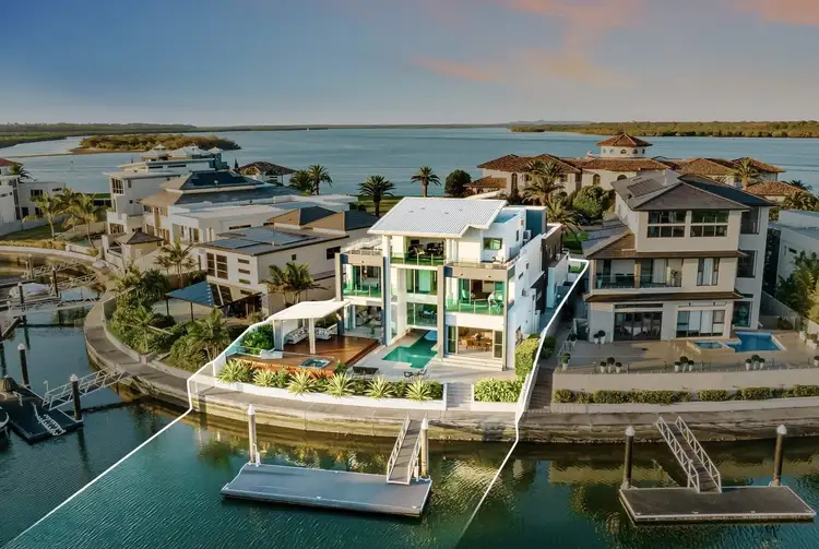 19 Knightsbridge Parade East, Sovereign Islands QLD 4216