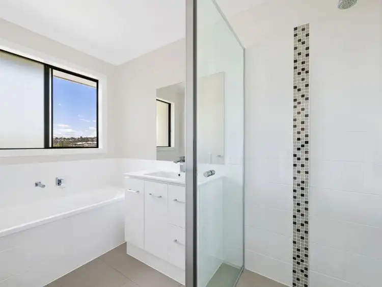 Fifth view of Homely semi-detached listing, 2/5 McInnes Crescent, Glenvale QLD 4350