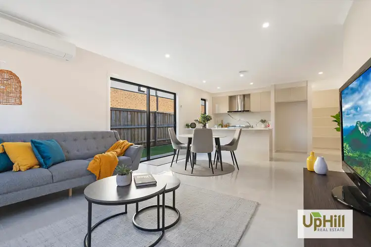 8 Respect Avenue, Clyde North VIC 3978