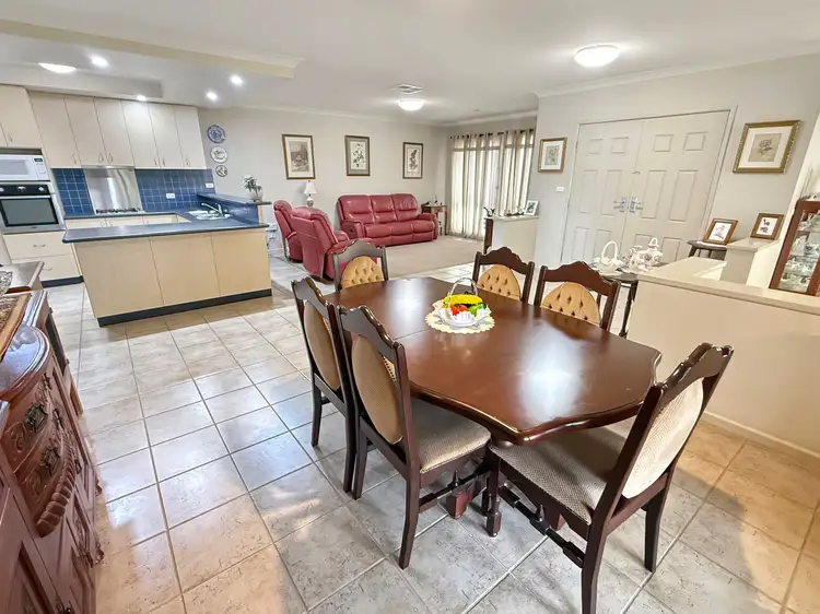 Fifth view of Homely house listing, 2 Winlee Place, Leeton NSW 2705