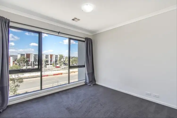40 Henry Kendall Street