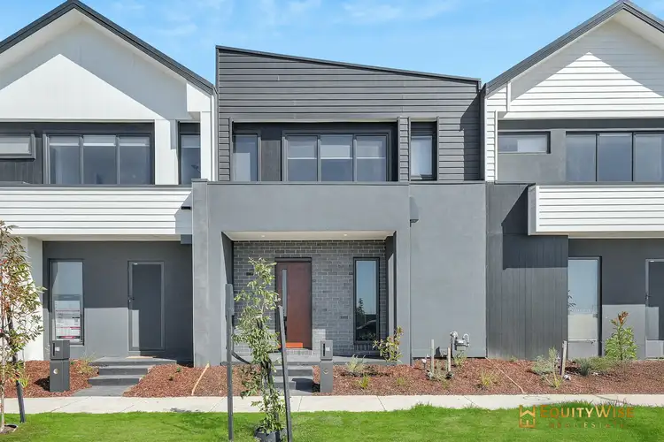 33 Irvington Road, Manor Lakes VIC 3024
