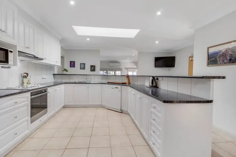 Fifth view of Homely house listing, 11 Kent Court, Mansfield VIC 3722