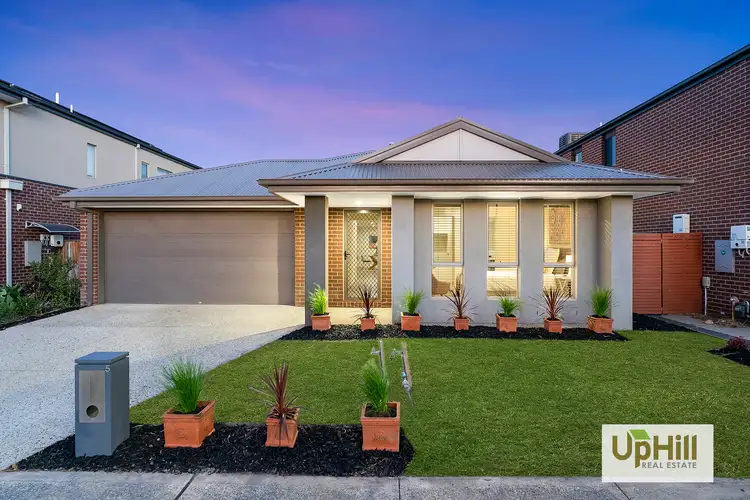 5 Pebblestone Circuit, Clyde North VIC 3978