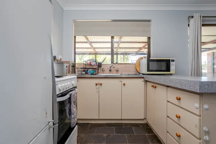 Sixth view of Homely house listing, 17 Cullen Court, Camillo WA 6111