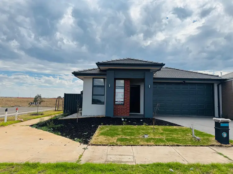 91 Adelong Boulevard