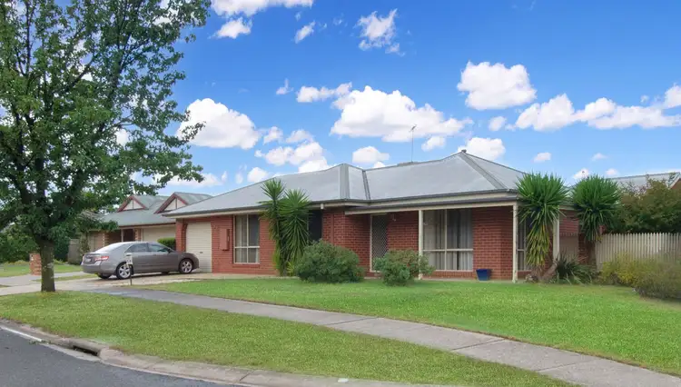 Main view of Homely townhouse listing, 14 Hook Court, West Wodonga VIC 3690