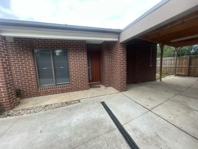 2/7 Albert Drive, Melton South VIC 3338