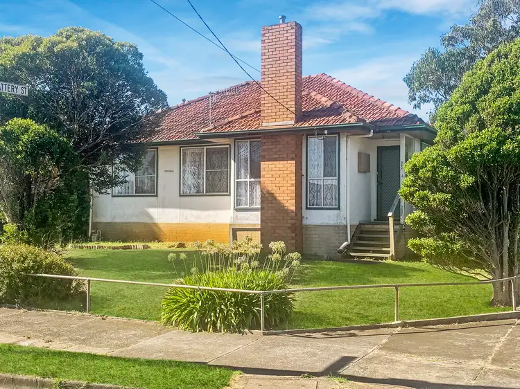 962 Raglan Parade