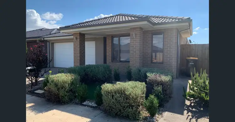 19 Longshanks St, Rockbank VIC 3335