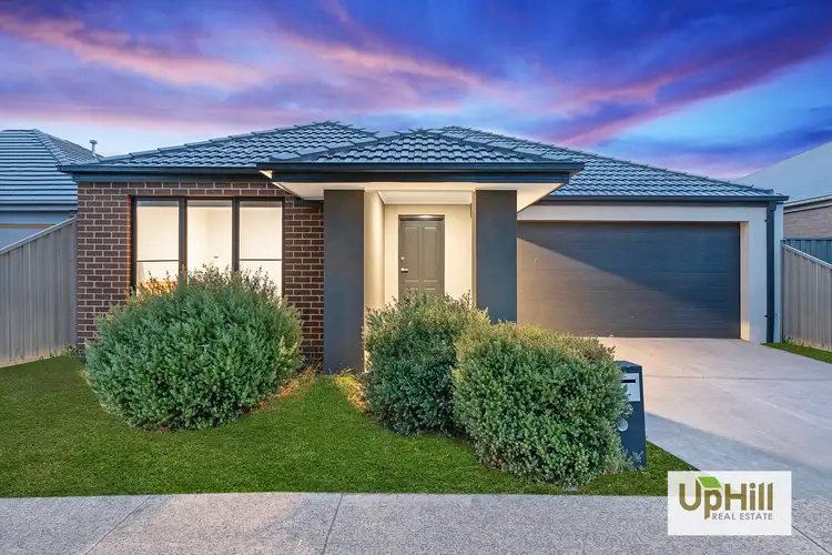 28 Yellow Robin Circuit, Cranbourne East VIC 3977