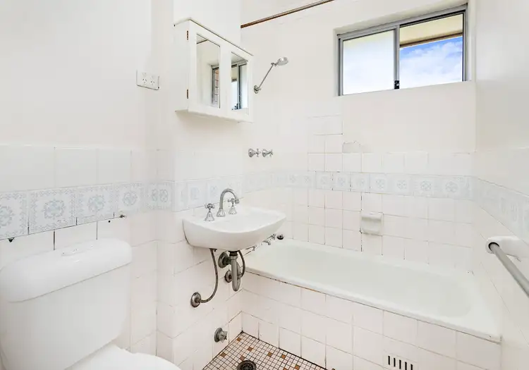 Fifth view of Homely apartment listing, 15/142 Gladstone Avenue, Coniston NSW 2500