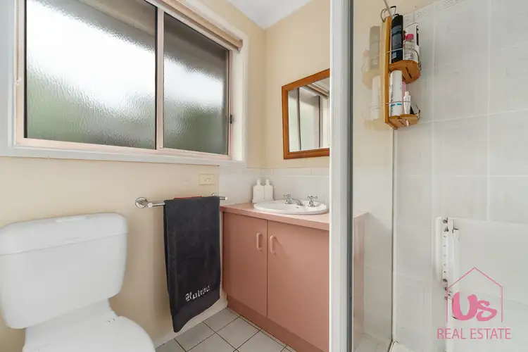 Fifth view of Homely house listing, 8 Arduina Court, Langwarrin VIC 3910