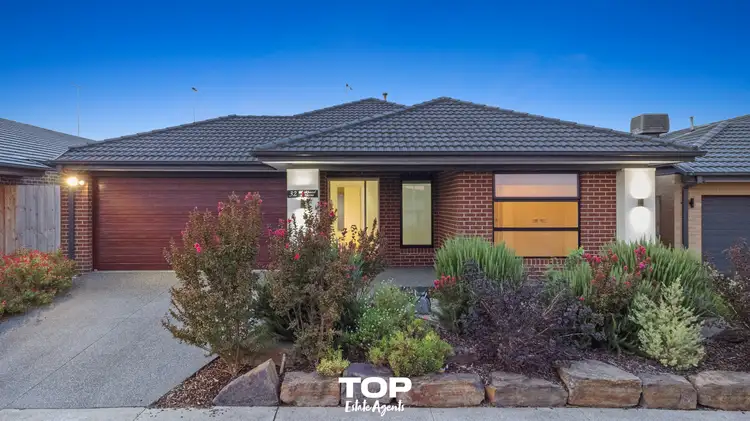 32 Blackhazel Crescent, Clyde North VIC 3978