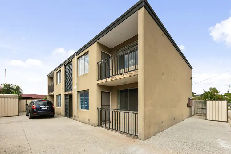 2/79 Warwick Road, Sunshine North VIC 3020