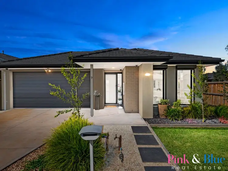 7 Stockport Cres, Thornhill Park VIC 3335