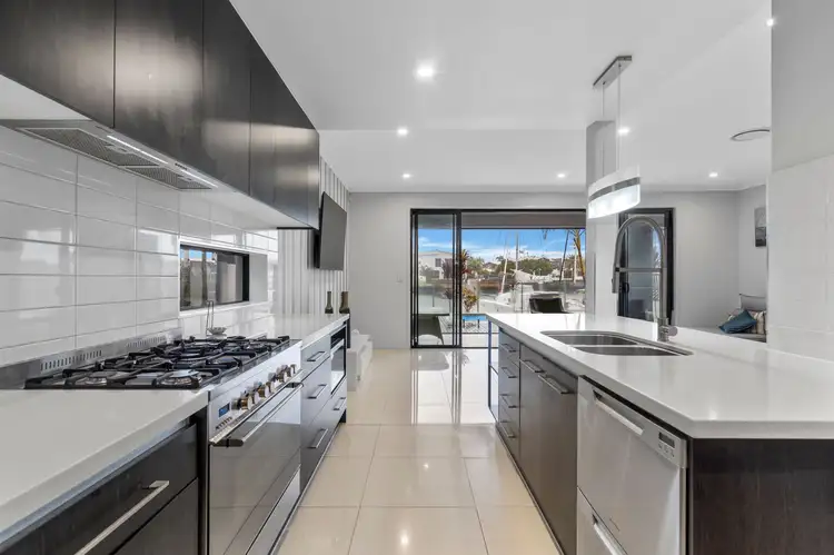 36 Harbour Rise, Hope Island QLD 4212