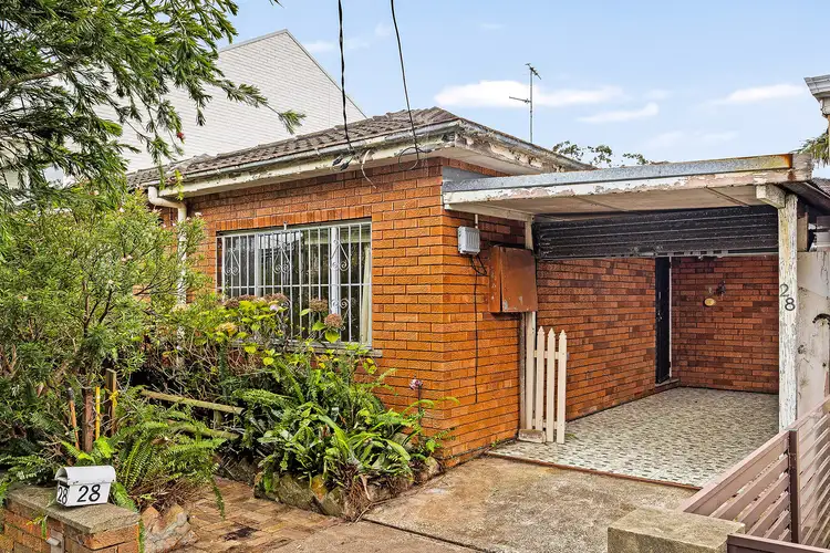 28 Universal Street, Eastlakes NSW 2018