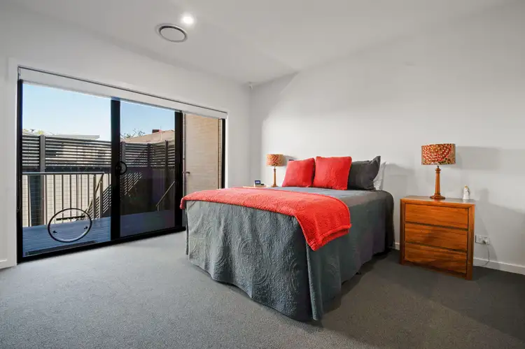 Sixth view of Homely house listing, 5 MCILLREE COURT, Wodonga VIC 3690