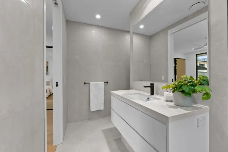 Sixth view of Homely semi-detached listing, 1/7 Azalea Avenue, Hollywell QLD 4216