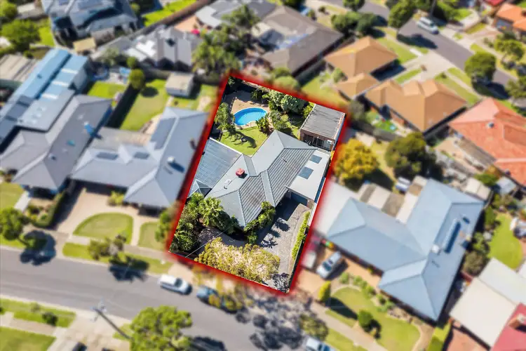 24 KURRAJONG DRIVE