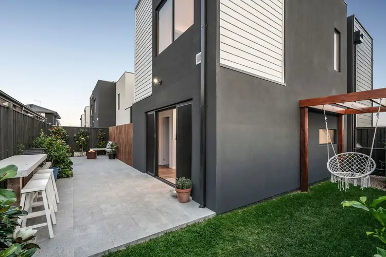 32 Montagna Cct, Armstrong Creek VIC 3217