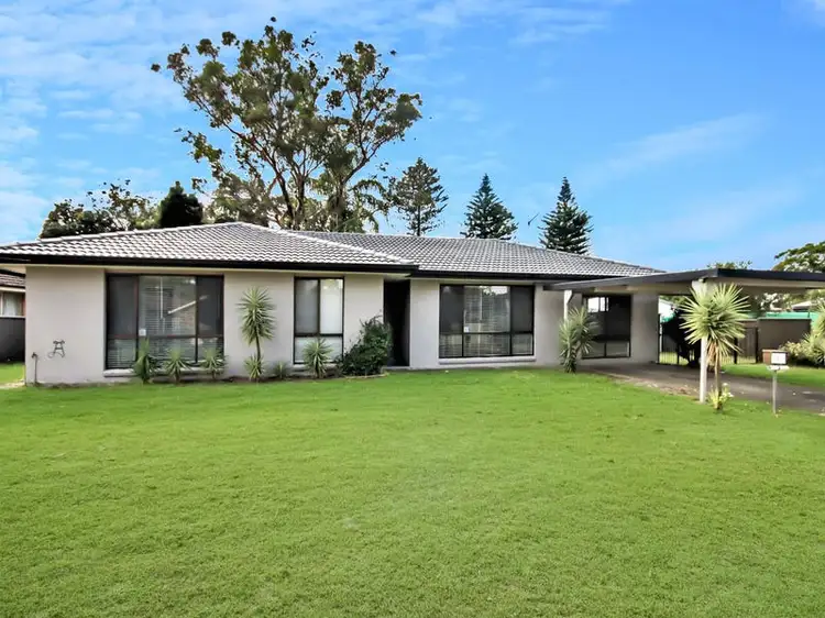 4 Monash Close, Tanilba Bay NSW 2319