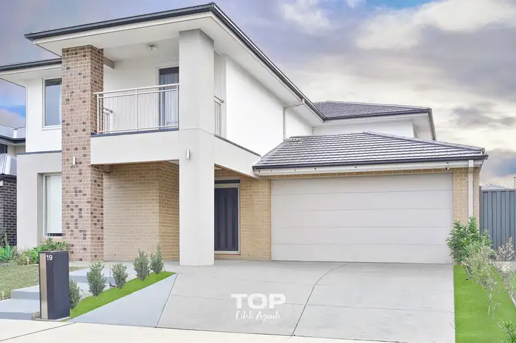 19 Orana Boulevard, Clyde North VIC 3978
