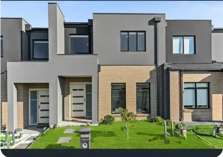 7 Stonethwaite Lane, Clyde North VIC 3978