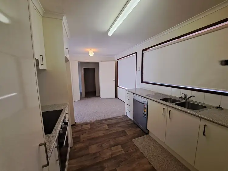 Fifth view of Homely unit listing, 2/486 Kotthoff Street, Lavington NSW 2641