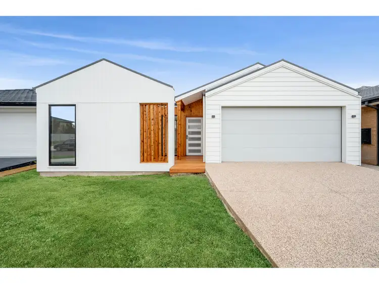 8 Booker Place, Armstrong Creek VIC 3217