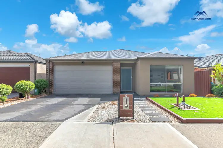 5 Dickens Street, Cranbourne West VIC 3977