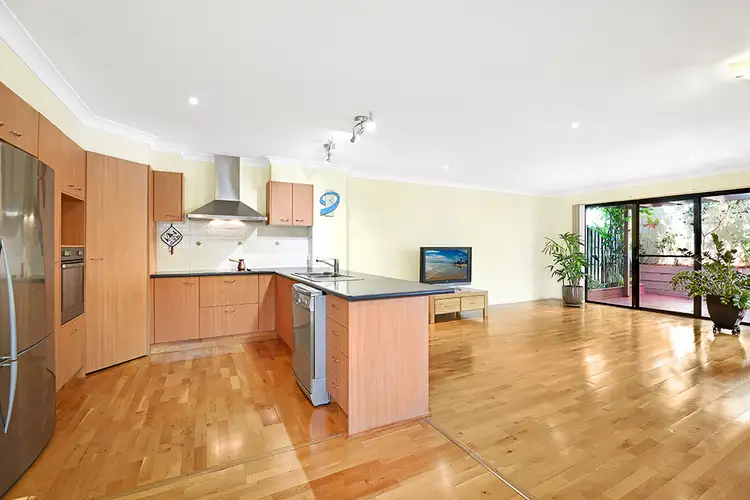 2/20 Harley Street, Labrador QLD 4215