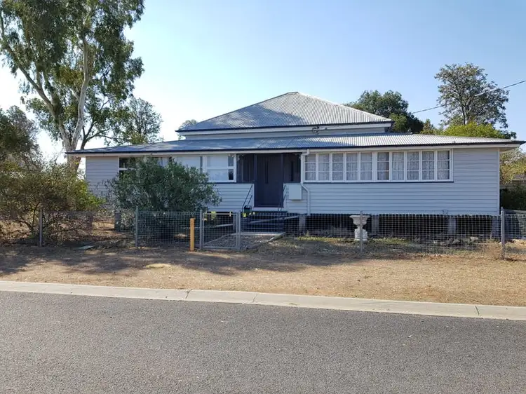 4 Creek Street, Oakey QLD 4401